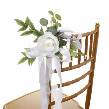 Свадебный стул у прохода Цветочный декор Свадебные стулья Искусственные цветы Декор стульев для приема гостей на открытом воздухе
